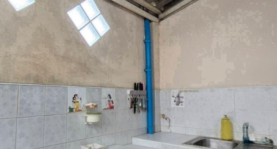 À vendre 2 chambres maison de ville à Mueang Samut Prakan, Samut Prakan