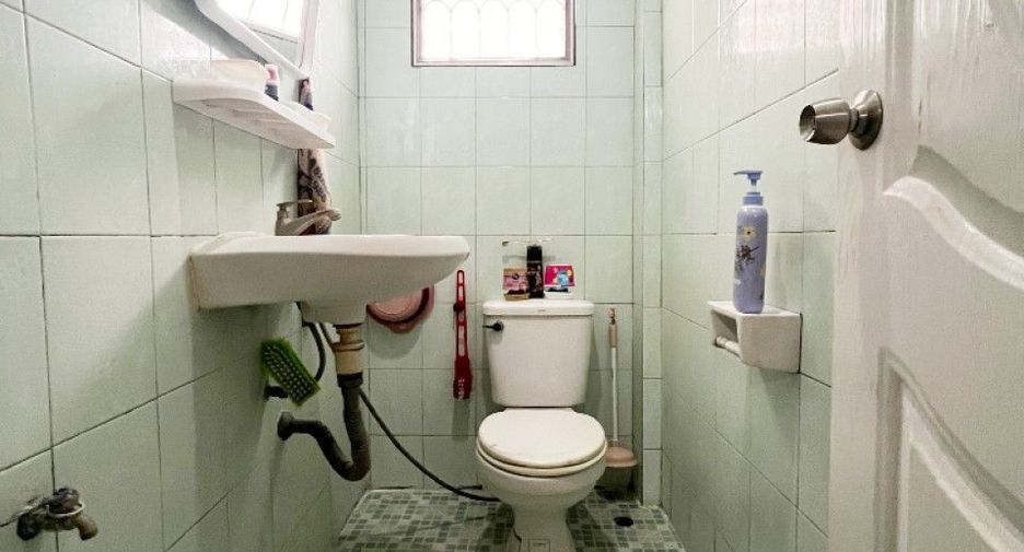 À vendre 2 chambres maison de ville à Mueang Samut Prakan, Samut Prakan