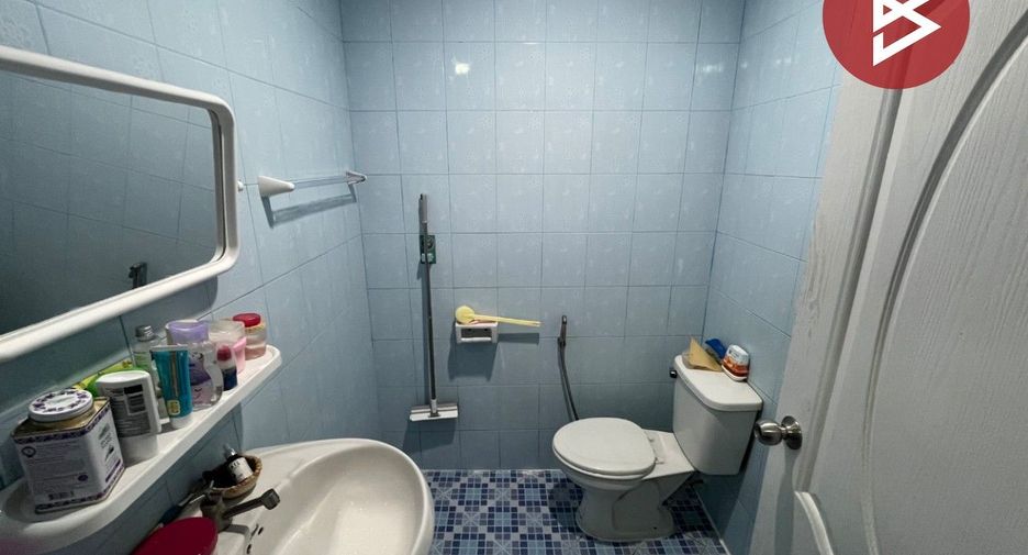 À vendre 2 chambres maison de ville à Mueang Samut Prakan, Samut Prakan