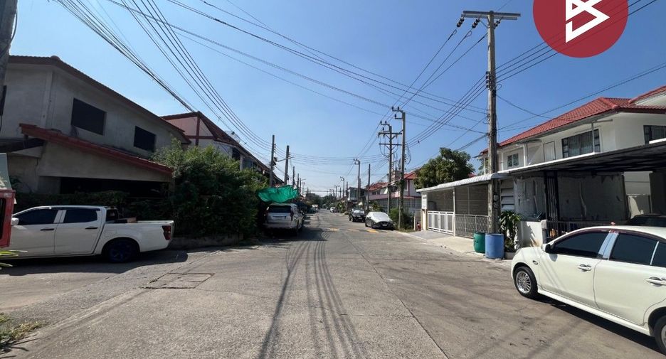 À vendre 2 chambres maison de ville à Mueang Samut Prakan, Samut Prakan