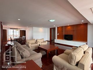 For rent 3 bedrooms condo in Khlong Toei, Bangkok