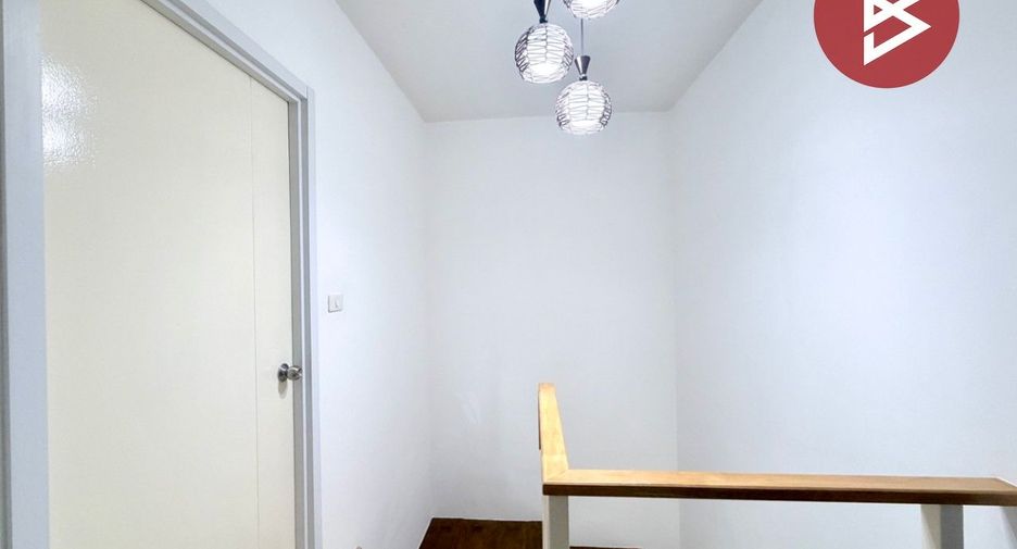 Casa adosada en venta de 3 habitaciones en Bang Kruai, Nonthaburi
