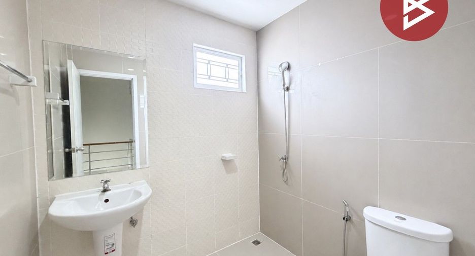 Casa adosada en venta de 3 habitaciones en Bang Kruai, Nonthaburi