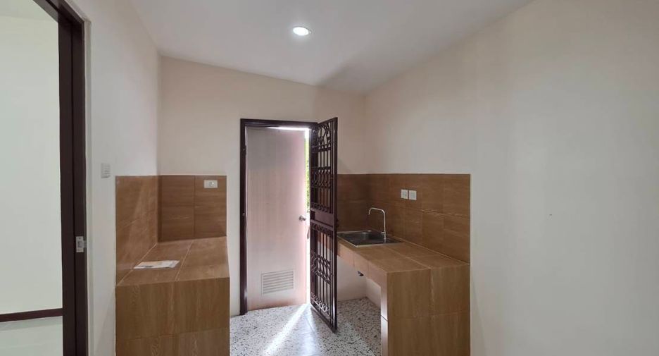 For rent 3 bedrooms house in Don Mueang, Bangkok