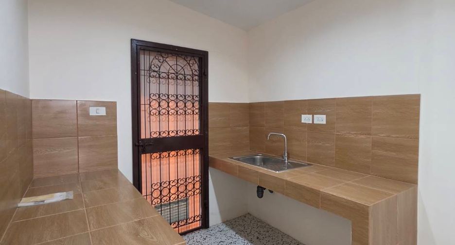 For rent 3 bedrooms house in Don Mueang, Bangkok