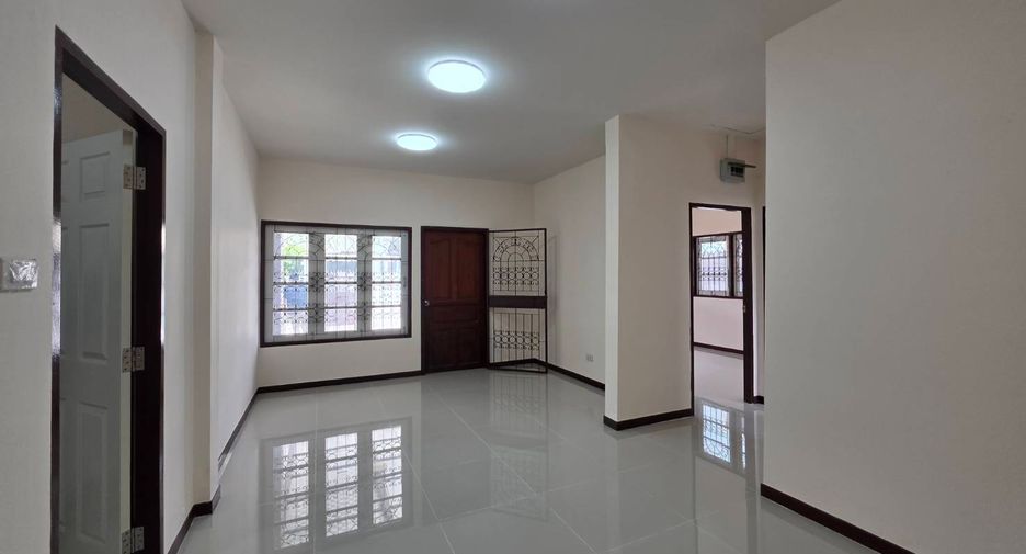 For rent 3 bedrooms house in Don Mueang, Bangkok