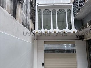 出租 4 卧室 联排别墅 在 Bang Rak, 曼谷