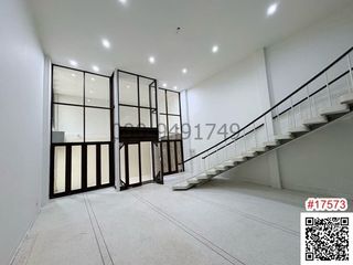 出租 4 卧室 联排别墅 在 Bang Rak, 曼谷
