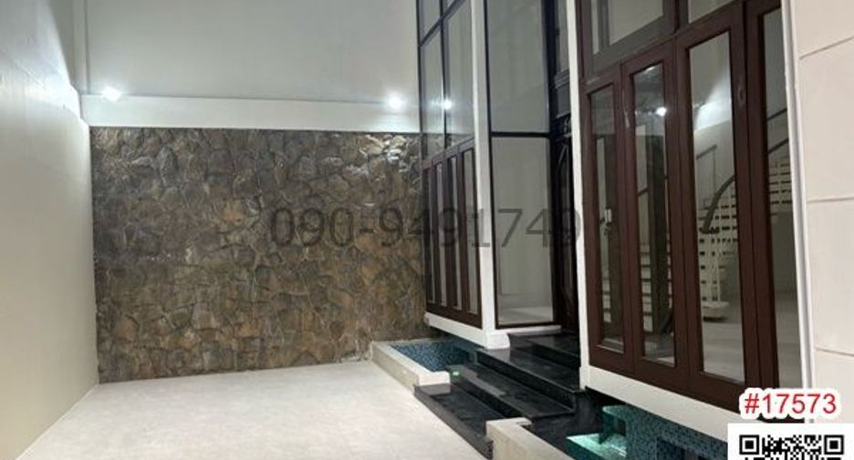 出租 4 卧室 联排别墅 在 Bang Rak, 曼谷