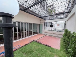 出售 4 卧室 联排别墅 在 Bang Rak, 曼谷