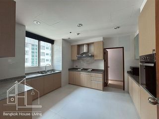 Wohnung zur Miete mit 4 Zimmer in Khlong Toei, Bangkok