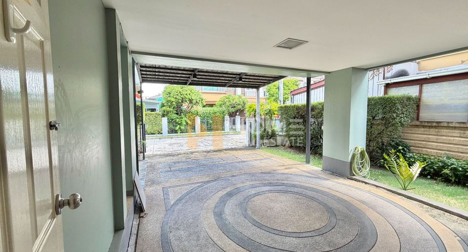 For sale 3 bedrooms house in Mueang Nonthaburi, Nonthaburi