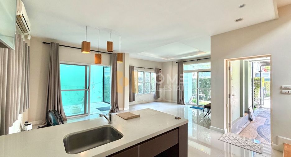 For sale 3 bedrooms house in Mueang Nonthaburi, Nonthaburi