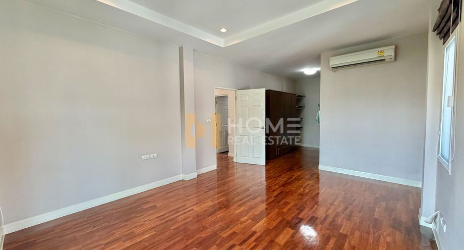 For sale 3 bedrooms house in Mueang Nonthaburi, Nonthaburi