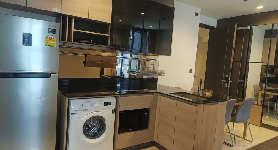 For rent 2 bedrooms condo in Huai Khwang, Bangkok