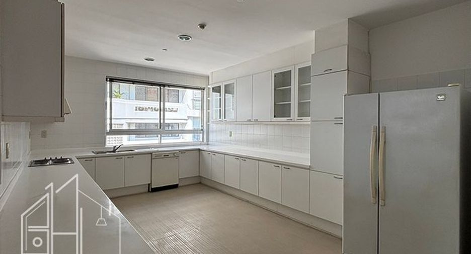For rent 3 bedrooms condo in Khlong Toei, Bangkok