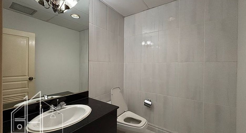 For rent 3 bedrooms condo in Khlong Toei, Bangkok