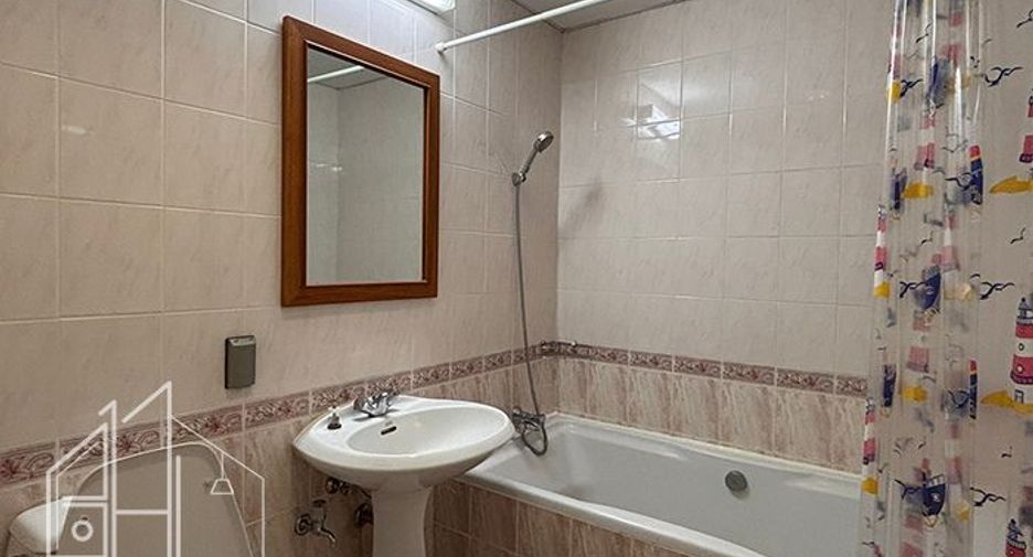 For rent 3 bedrooms condo in Khlong Toei, Bangkok