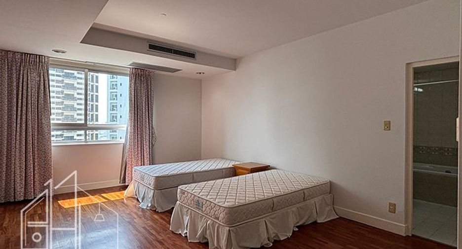 For rent 3 bedrooms condo in Khlong Toei, Bangkok