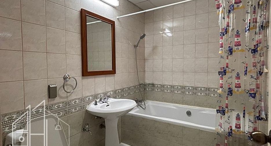 For rent 3 bedrooms condo in Khlong Toei, Bangkok