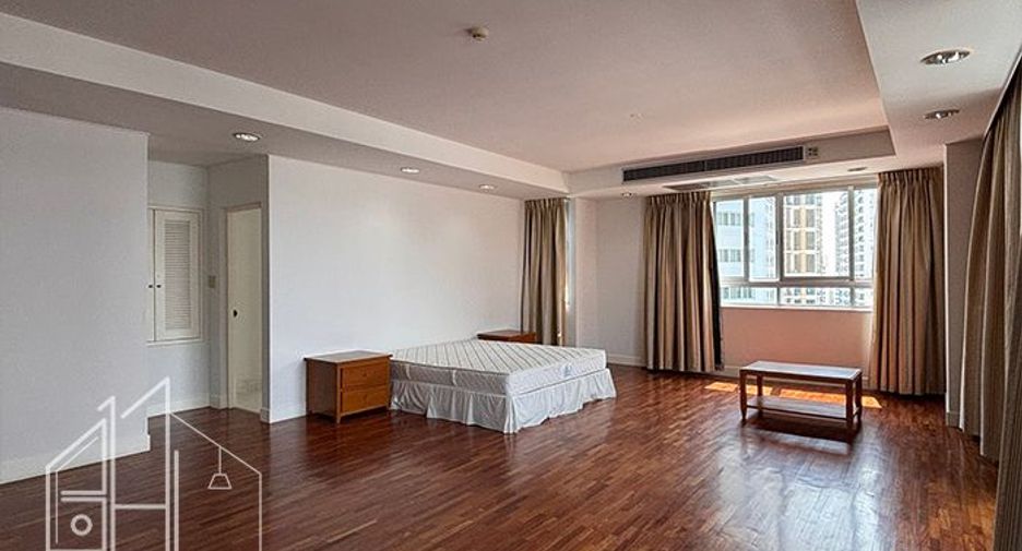For rent 3 bedrooms condo in Khlong Toei, Bangkok