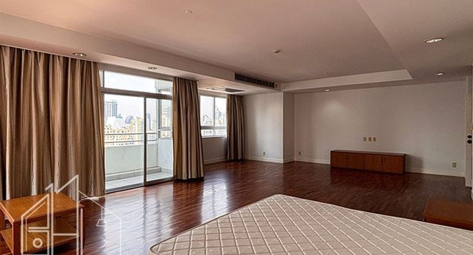 For rent 3 bedrooms condo in Khlong Toei, Bangkok