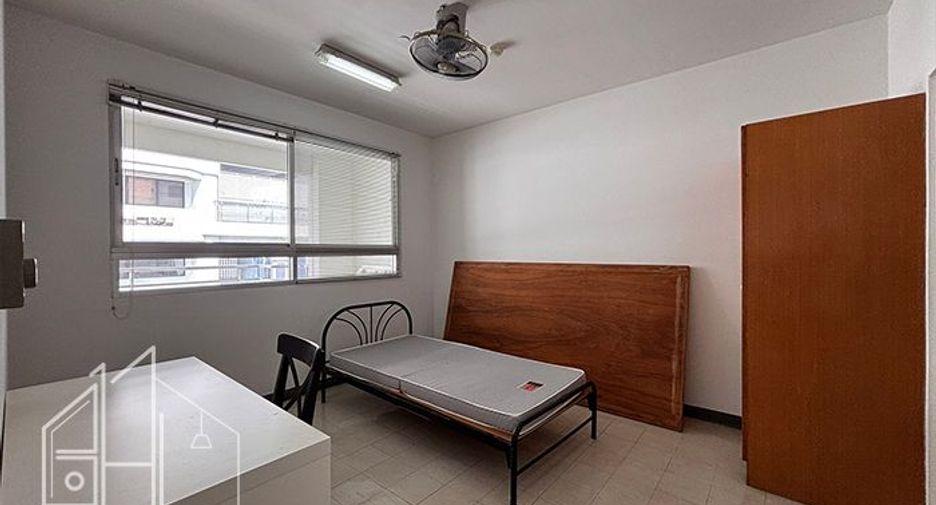 For rent 3 bedrooms condo in Khlong Toei, Bangkok