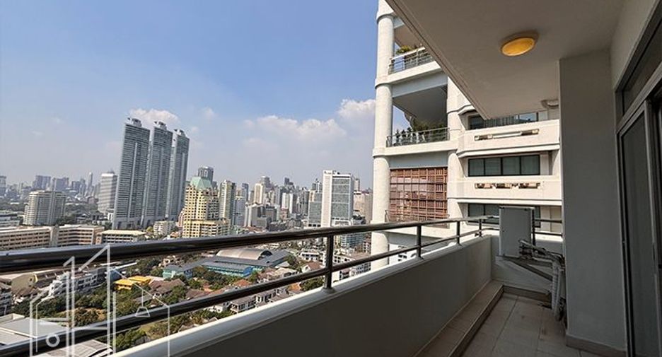 For rent 3 bedrooms condo in Khlong Toei, Bangkok