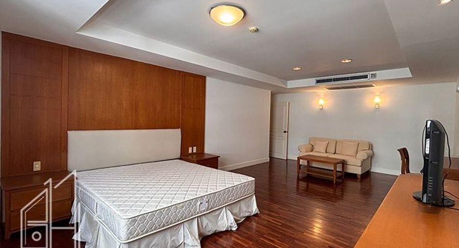 For rent 3 bedrooms condo in Khlong Toei, Bangkok