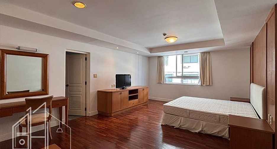 For rent 3 bedrooms condo in Khlong Toei, Bangkok