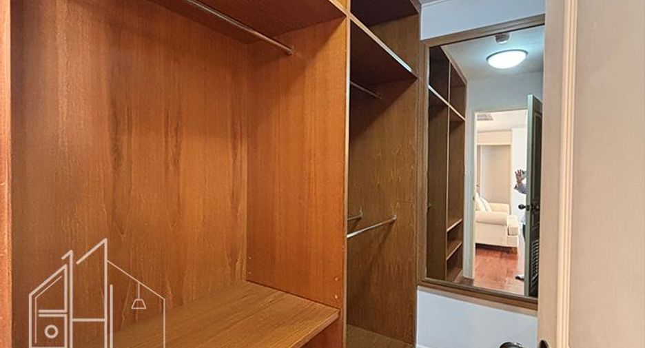 For rent 3 bedrooms condo in Khlong Toei, Bangkok