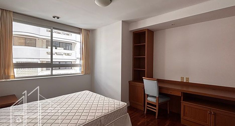 For rent 3 bedrooms condo in Khlong Toei, Bangkok
