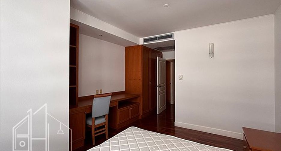 For rent 3 bedrooms condo in Khlong Toei, Bangkok