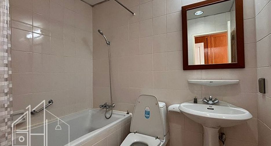 For rent 3 bedrooms condo in Khlong Toei, Bangkok