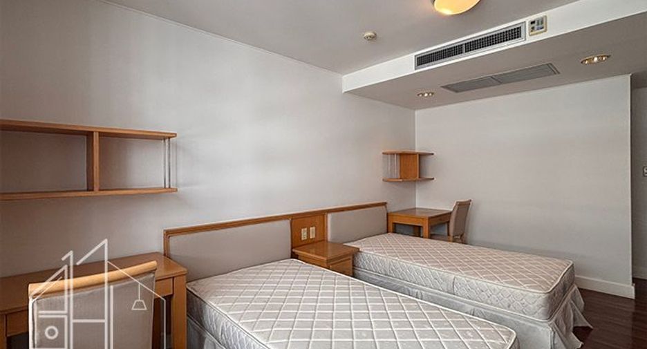 For rent 3 bedrooms condo in Khlong Toei, Bangkok