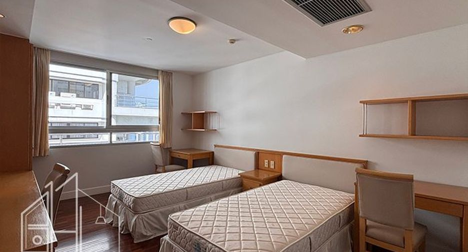For rent 3 bedrooms condo in Khlong Toei, Bangkok