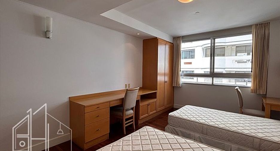 For rent 3 bedrooms condo in Khlong Toei, Bangkok