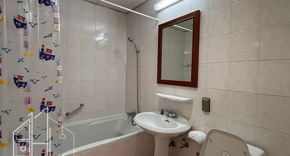 For rent 3 bedrooms condo in Khlong Toei, Bangkok