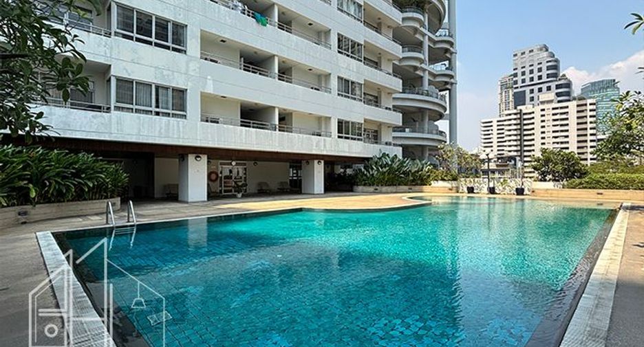 For rent 3 bedrooms condo in Khlong Toei, Bangkok