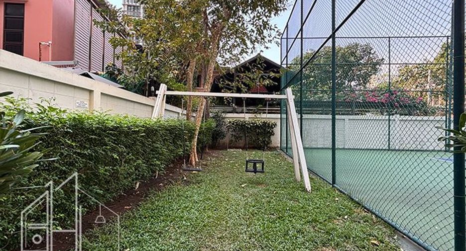 For rent 3 bedrooms condo in Khlong Toei, Bangkok