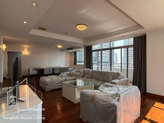 For rent 3 bedrooms apartment in Khlong Toei, Bangkok