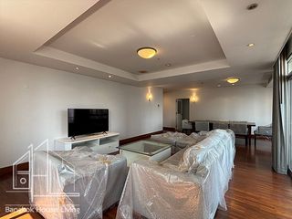 For rent 3 bedrooms apartment in Khlong Toei, Bangkok