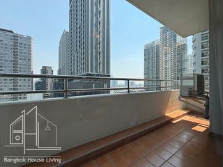 For rent 3 bedrooms apartment in Khlong Toei, Bangkok