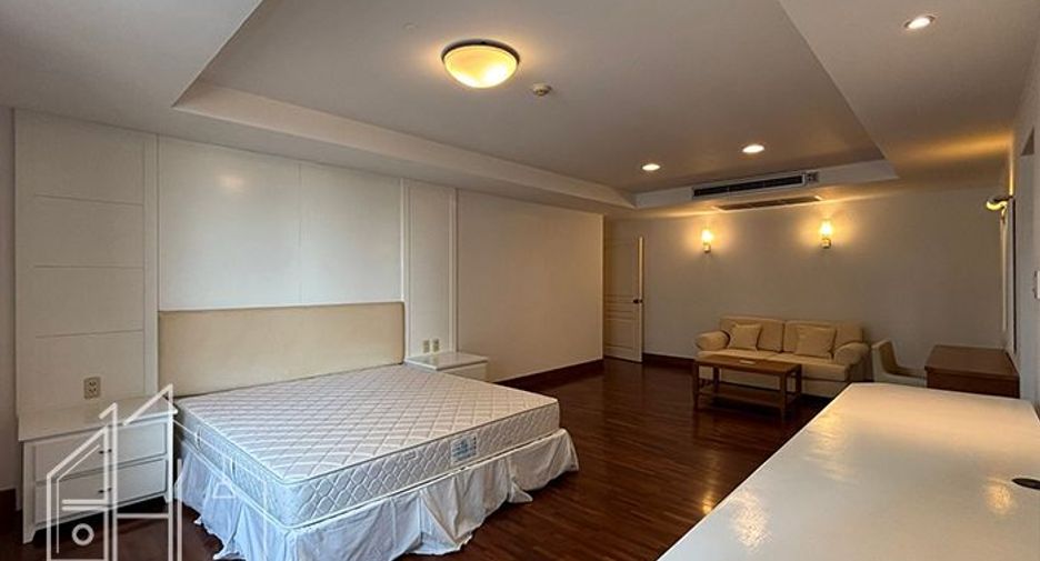 For rent 3 bedrooms apartment in Khlong Toei, Bangkok