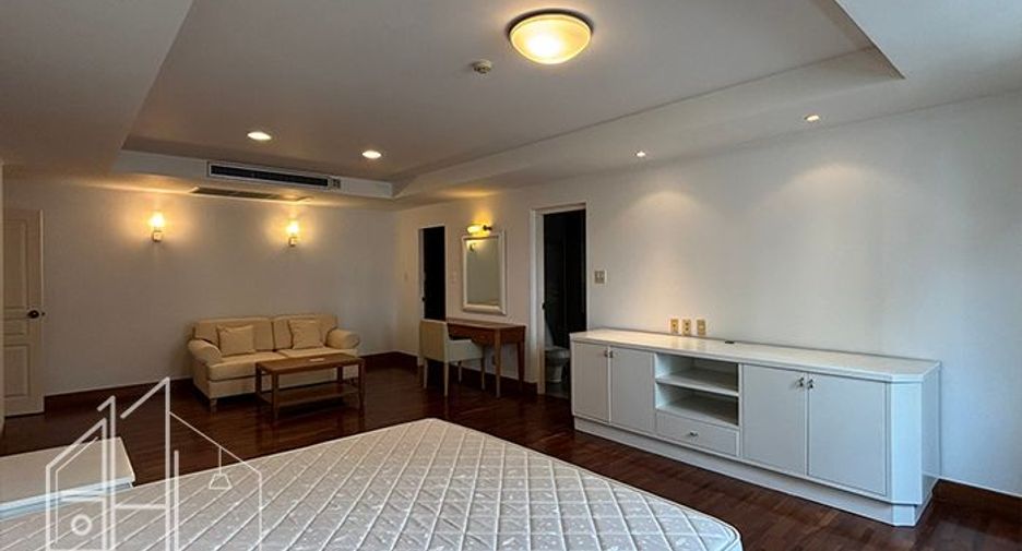 For rent 3 bedrooms apartment in Khlong Toei, Bangkok