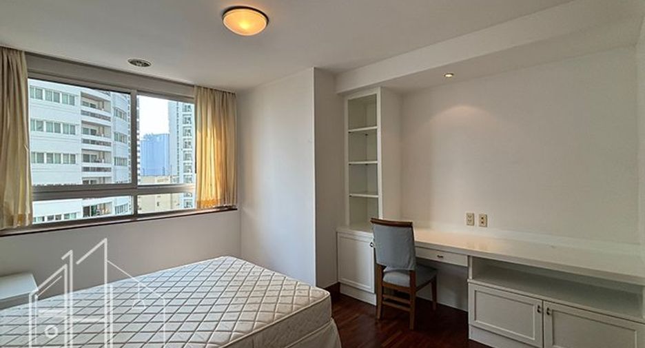 For rent 3 bedrooms apartment in Khlong Toei, Bangkok
