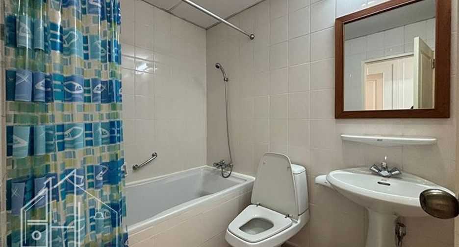 For rent 3 bedrooms apartment in Khlong Toei, Bangkok