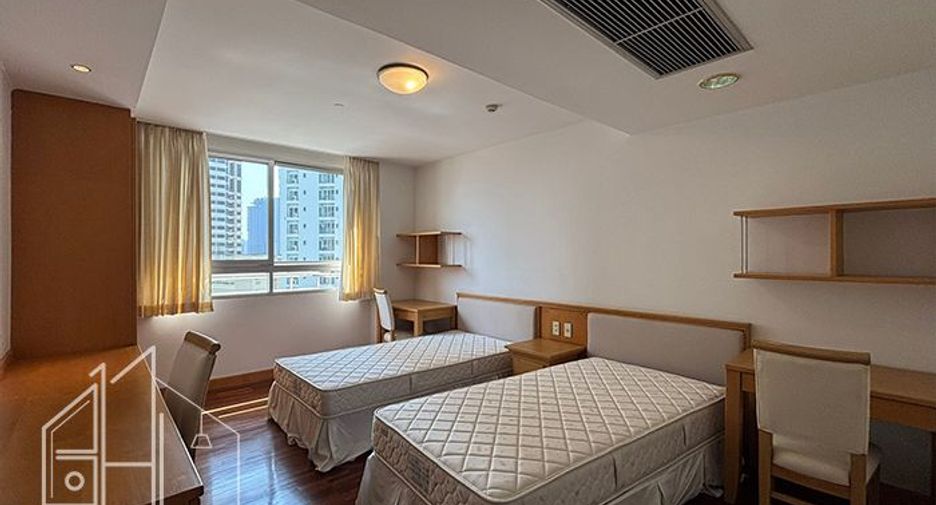 For rent 3 bedrooms apartment in Khlong Toei, Bangkok
