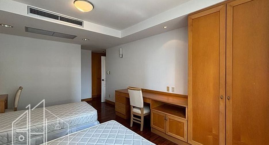 For rent 3 bedrooms apartment in Khlong Toei, Bangkok