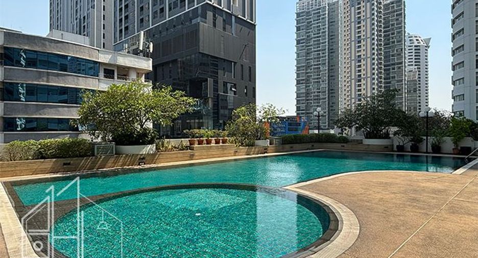 For rent 3 bedrooms apartment in Khlong Toei, Bangkok